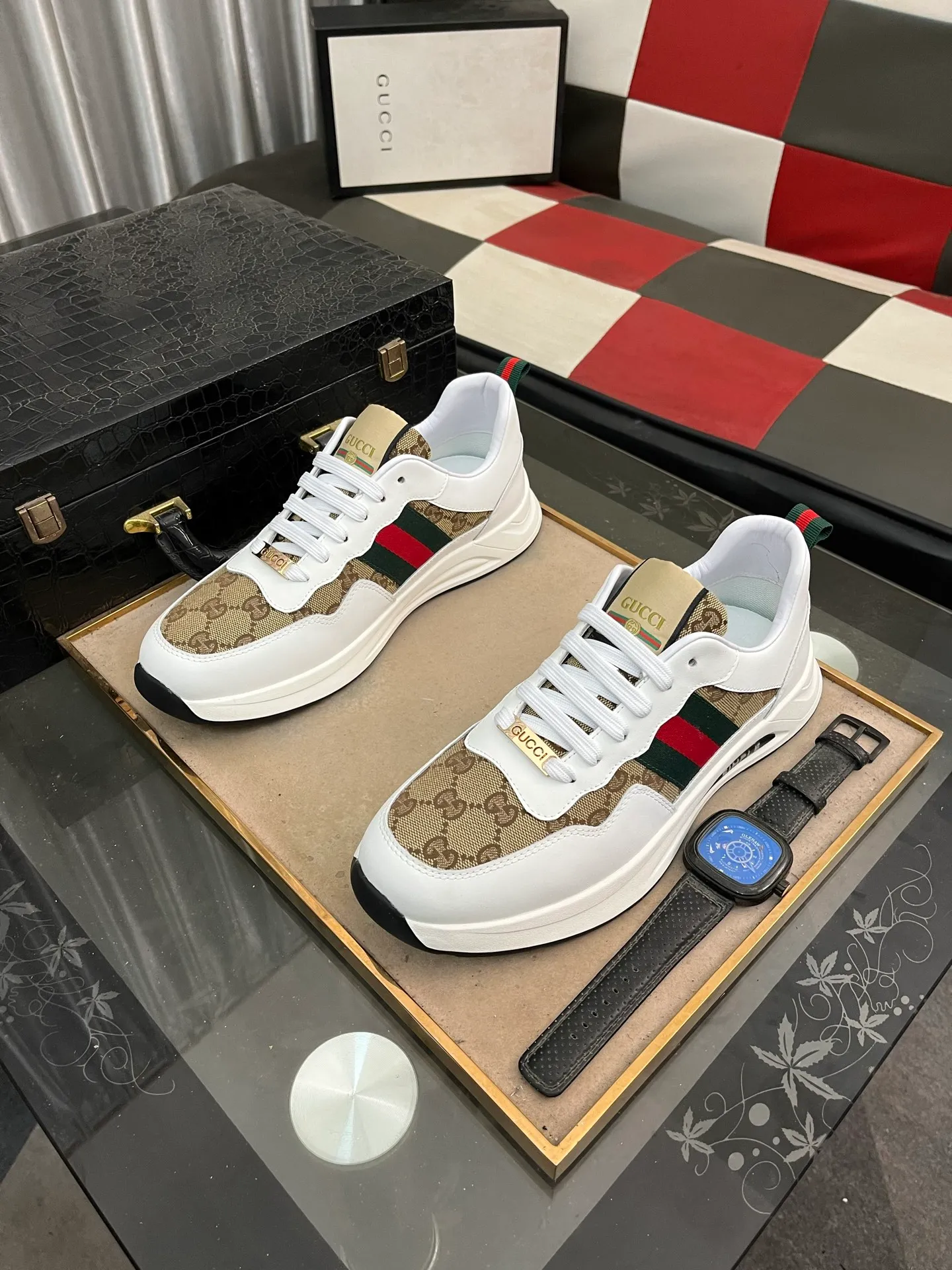 Men's shoes💰420⌚️⌚️[GUCCI] Gucci men's casual shoes are absolutely popular🔥The ultimate matching item for trendy men! The charm of super texture is unstoppable. This is the main recommendation. The upper is made of high-quality cowhide, with pig lining feet and wear-resistant rubber sole. It is noble and elegant! Extremely comfortable🎁🎁You can be as handsome as you want💪 Size 38-44! 2️⃣colors available